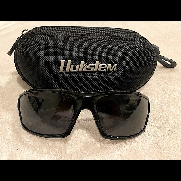 Stylish Black Sunglasses - Picture 1 of 3